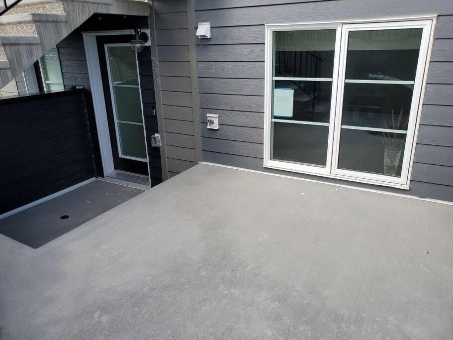 Cozy Rockland Park Unit+Parking Apartment Calgary Luaran gambar