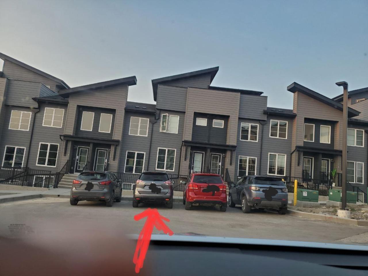 Cozy Rockland Park Unit+Parking Apartment Calgary Luaran gambar